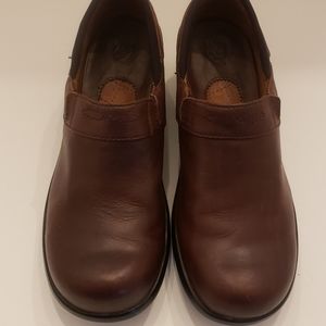 Ariat Santa Cruz Clogs, Women's Size 7.5, Walnut (Brown)